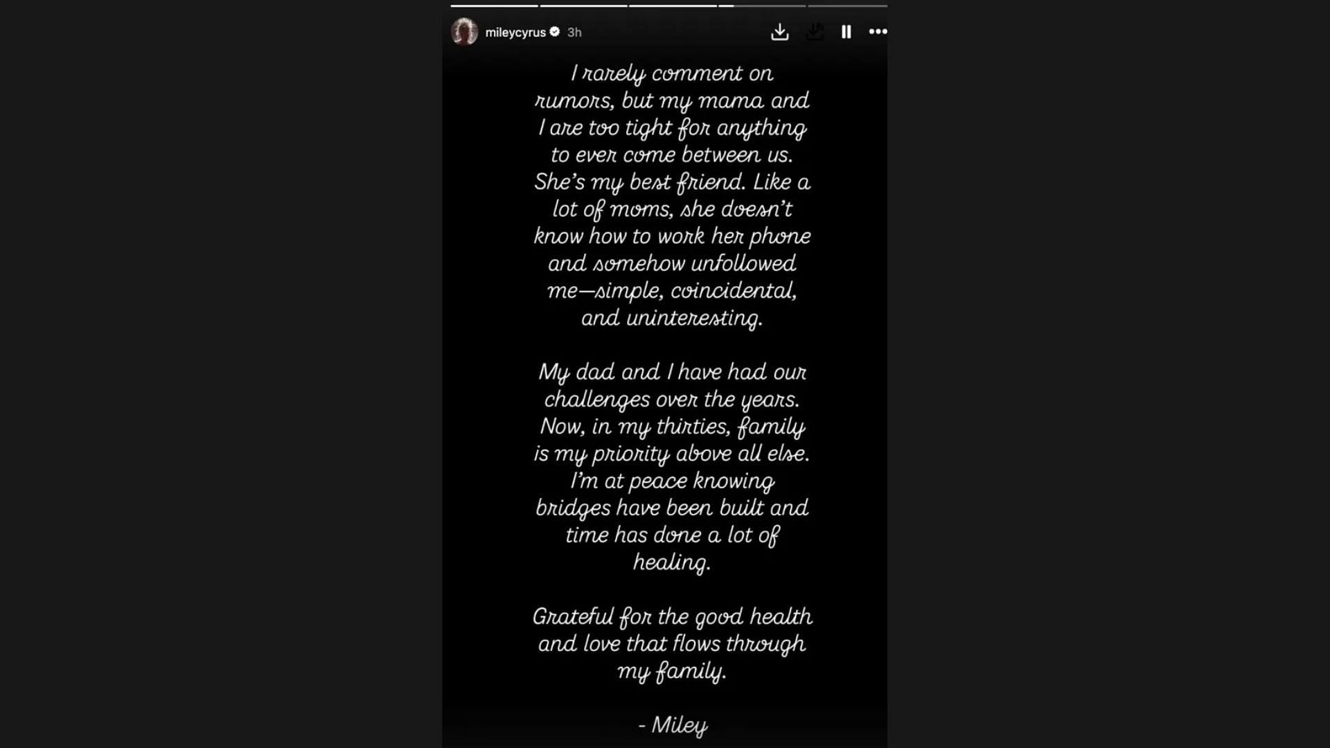 “Too tight for anything”: Miley shuts down feud rumors (Image via Instagram/@mileycyrus)